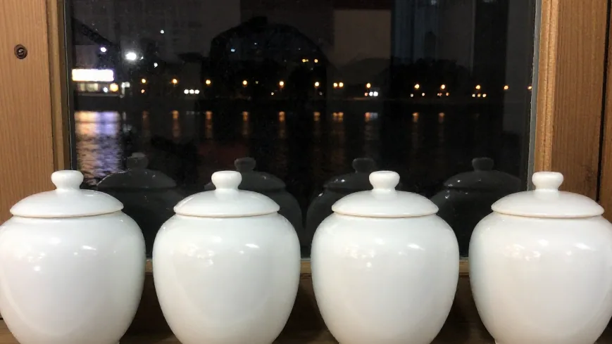 夜里,四个茶罐归位